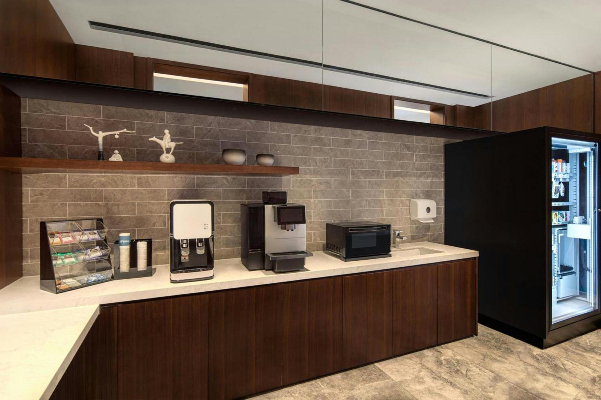 Fairfield By Marriott Hongqiao Necc Hotel 5*